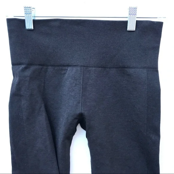 Lululemon Seamlessly Street Crop Black 4 pants - Picture 8 of 9